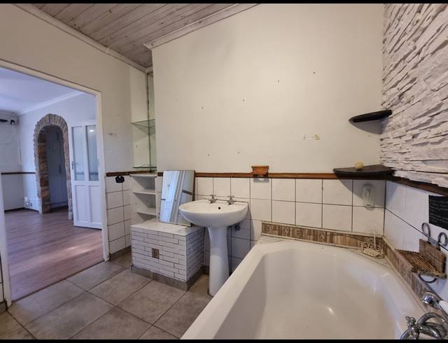 4 BEDROOM HOUSE FOR SALE IN TABLE VIEW